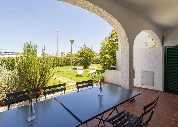 Centralgarve - Excellent & Peaceful Villa In The Center Of Vilamoura